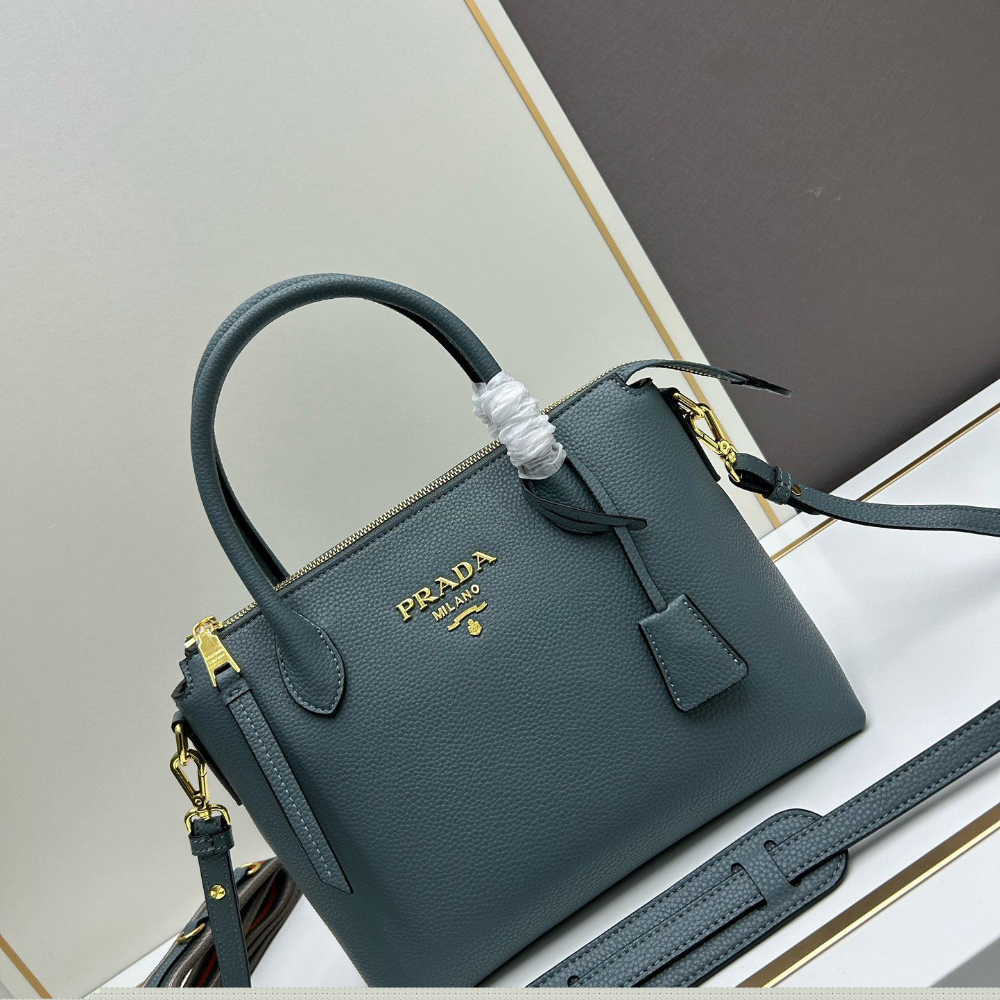 Pra*a top handle bags